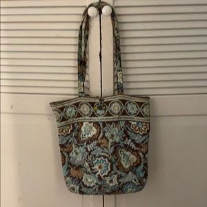 Vera Bradley tote 12h x14w. Toggle closure